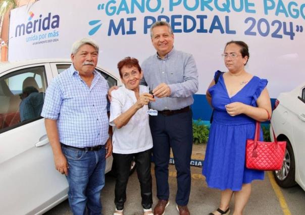 Ayuntamiento de Mérida entrega automóviles a ciudadanos responsables