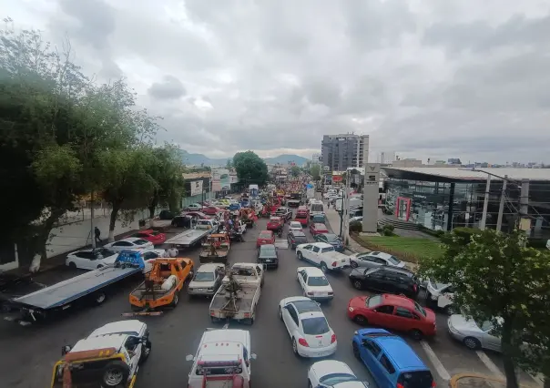 Bloquean cientos de grúas avenidas de Tlalnepantla y la México-Querétaro