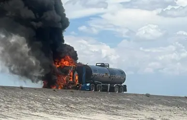 Camión de asfalto se incendia en la carretera Saltillo-Torreón 