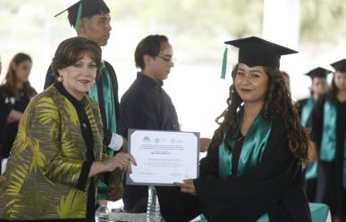 Entrega Educación certificados a graduados de Telebachillerato Comunitario