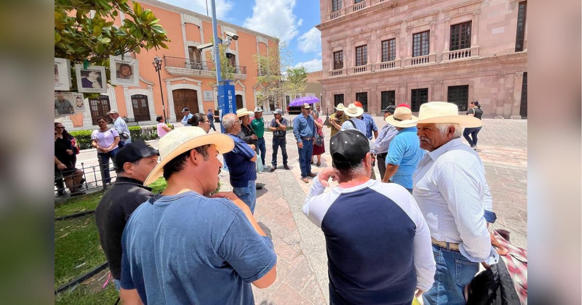 Ejidatarios de San Miguel del Banco protestan en el centro de Saltillo / Foto: Marco Juárez