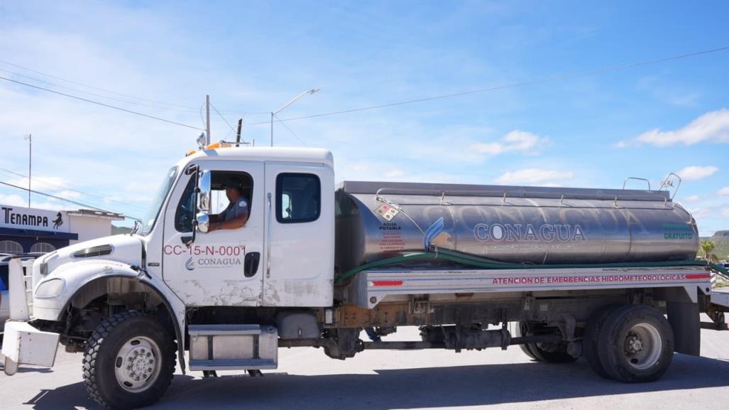 Lleva Conagua pipas a poblados que sufren por sequía