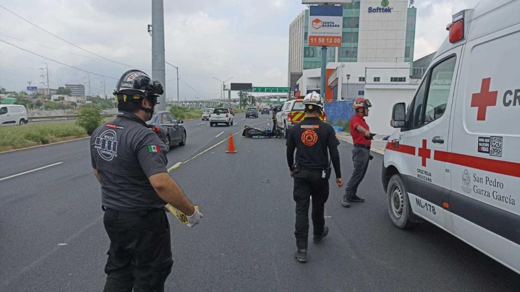 Muere motociclista tras impactarse contra un anuncio en Monterrey (VIDEO)