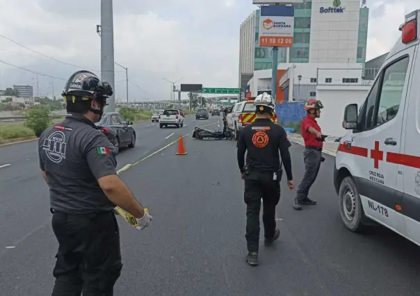 Muere motociclista tras impactarse contra un anuncio en Monterrey (VIDEO)