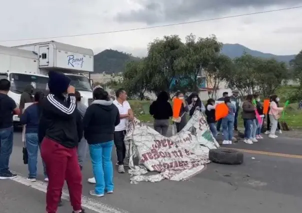 Bloqueo en carretera Toluca-Naucalpan por presunto desvío de recursos