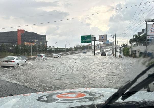 Lluvias provocan caos en Paseo de los Leones