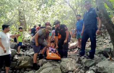 Mujer sufre lesión por caída en cascadas del Cerro de la Silla