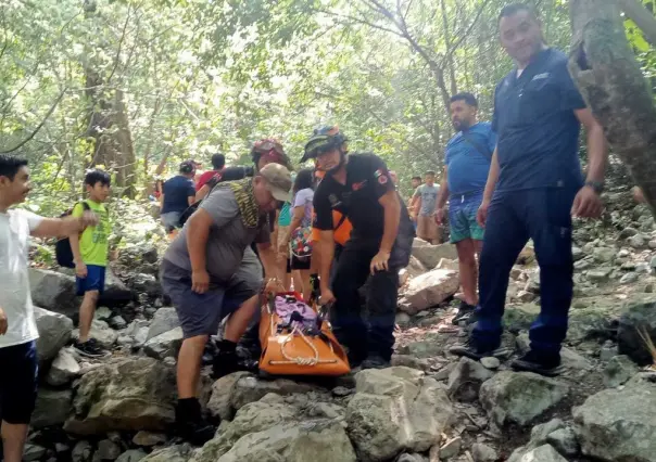 Mujer sufre lesión por caída en cascadas del Cerro de la Silla