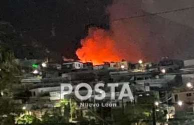 Consume incendio tejabanes en Santa Catarina