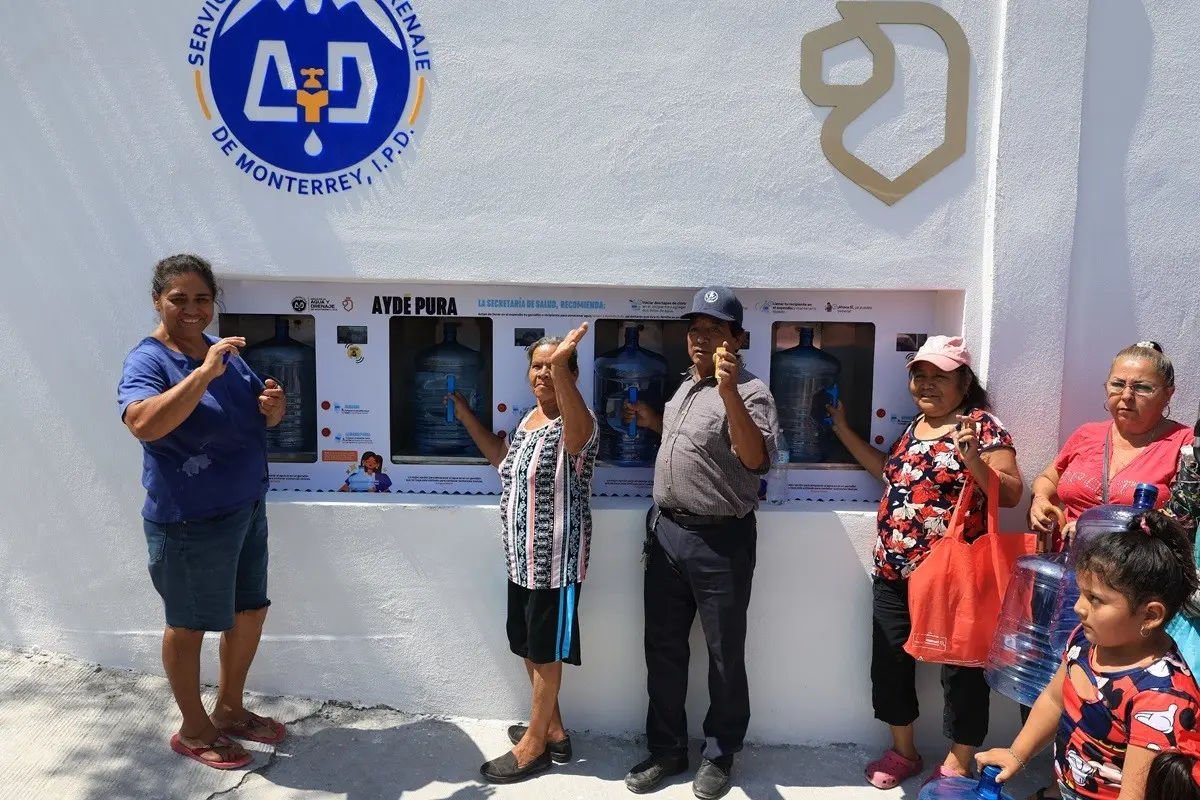 Agua y Drenaje apoya con tinacos y kioskos de agua a familias vulnerables
