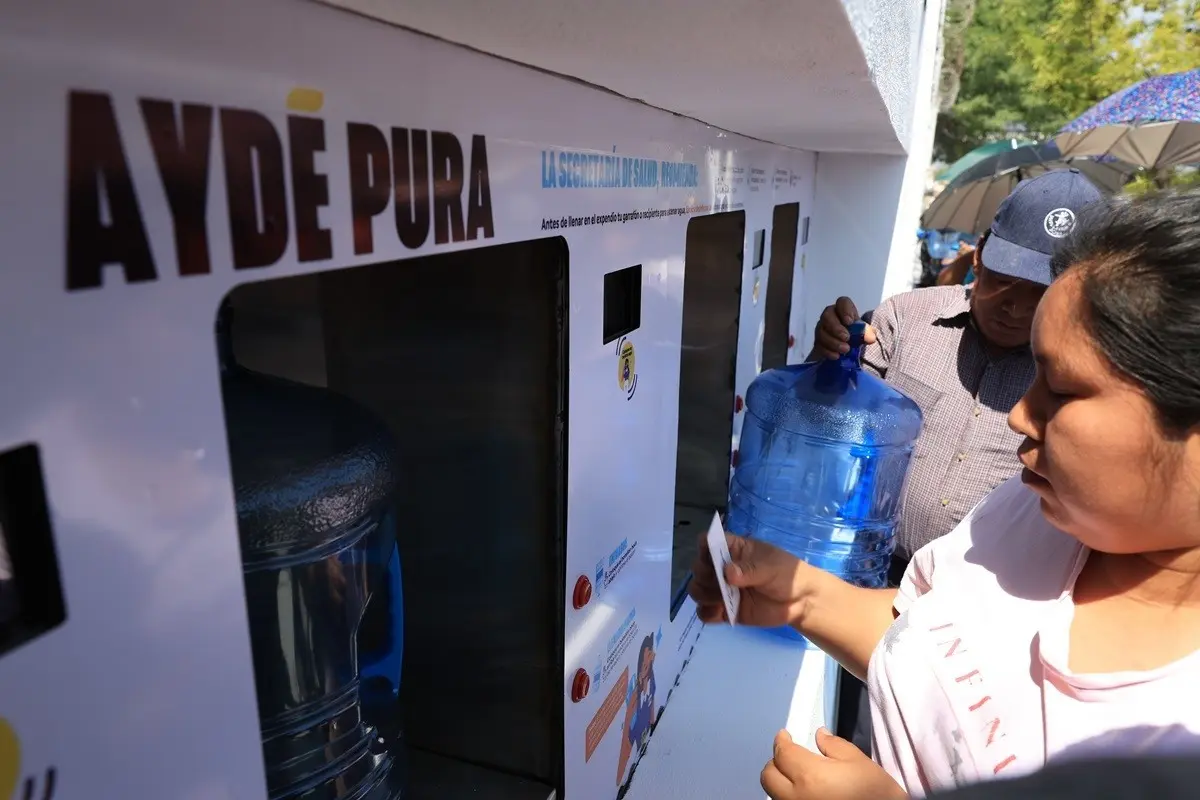 Agua y Drenaje apoya con tinacos y kioskos de agua a familias vulnerables
