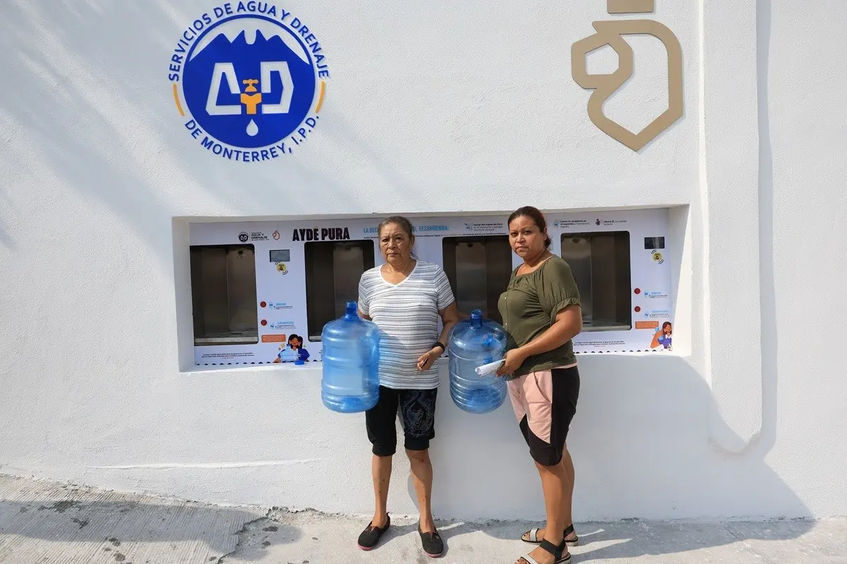 Agua y Drenaje apoya con tinacos y kioskos de agua a familias vulnerables