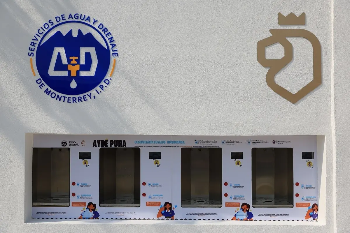 Agua y Drenaje apoya con tinacos y kioskos de agua a familias vulnerables