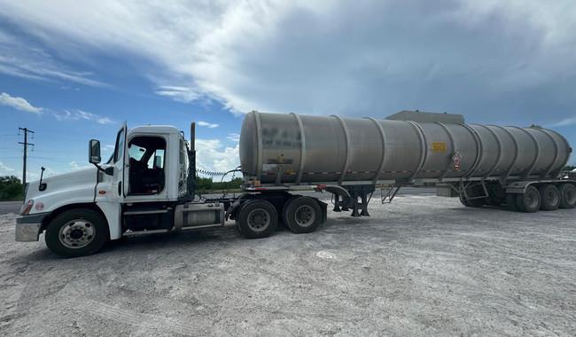 Tractocamiòn con hidrocarburo. Foto: Guardia Nacional