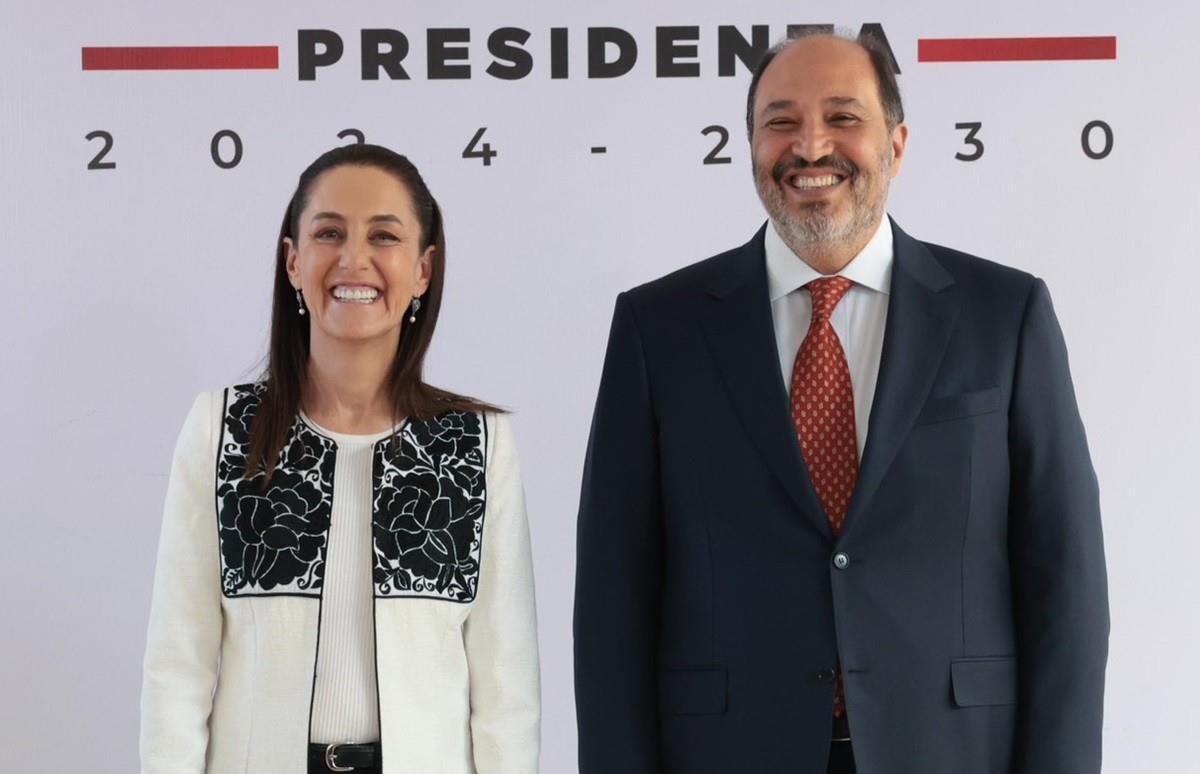 Claudia Sheinbaum presentando a Lázaro Cárdenas Batel como Jefe de la Oficina de la Presidencia. Foto: X @DraClaudiaSheinbaum.