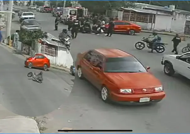 Motociclista sufre accidente al derrapar en Circuito Colonias (Video)