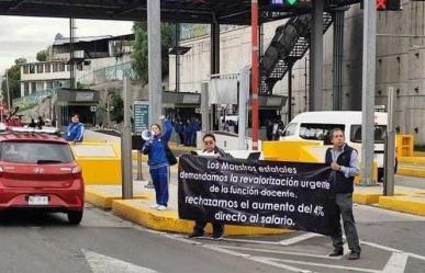 Maestros toman caseta en la Autopista México-Pachuca exigiendo aumento salarial