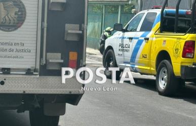 Cae albañil de la cornisa de una casa y muere en Monterrey