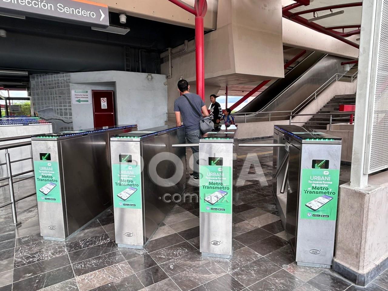 Torniquetes para entrar al Metro. Foto: Rosy Sandoval