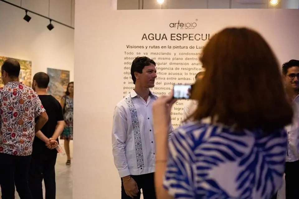 “Agua Especular” es una colección del artista cubano Luis Alberto Saldaña Soto. Foto: Irving Gil