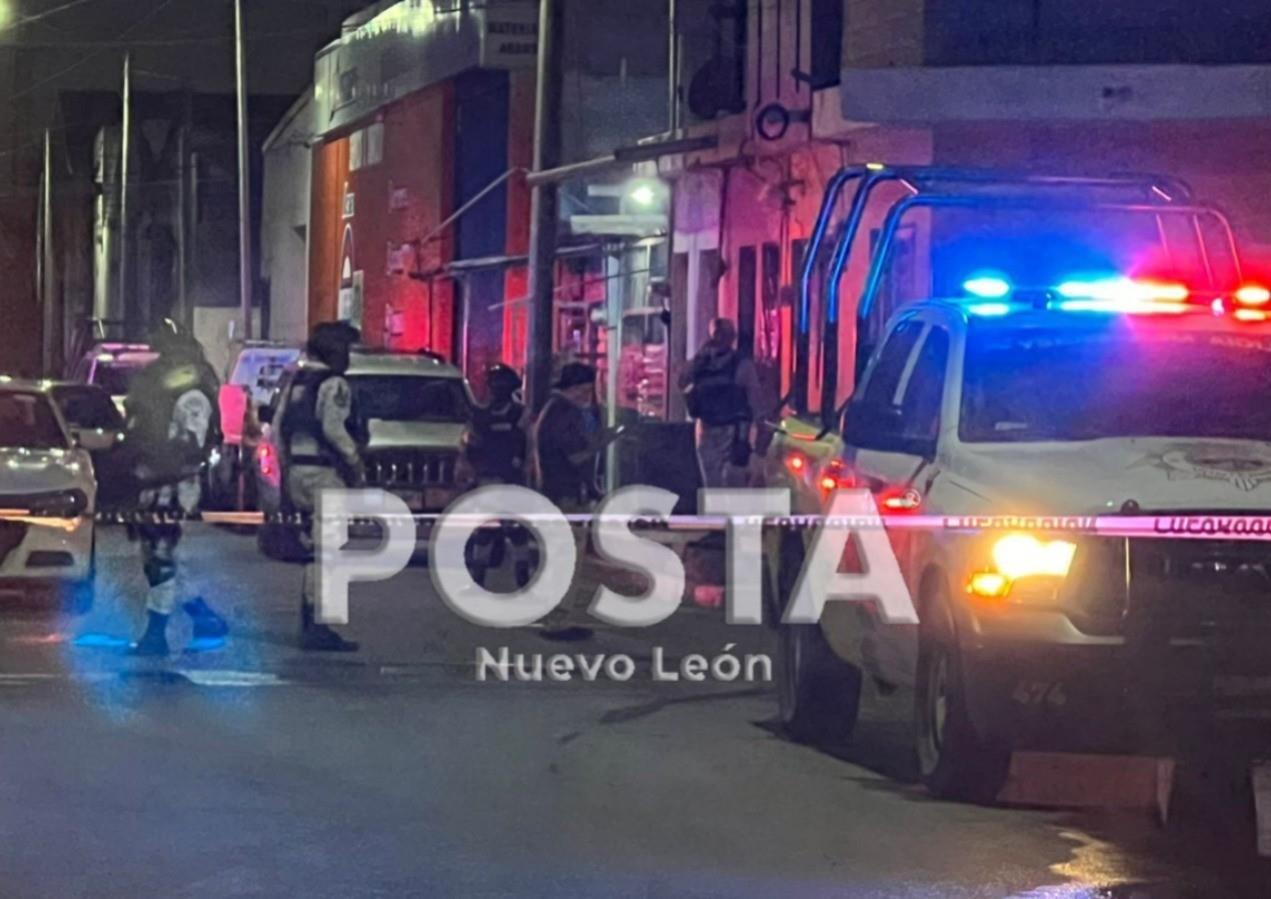 Elementos de la Guardia Nacional y del Ejército cubriendo la zona donde ocurrió la ejecución. Foto: Raymundo Elizalde.