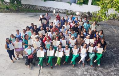 Luciana Kan Celebra graduación de 82 estudiantes en diversas ramas