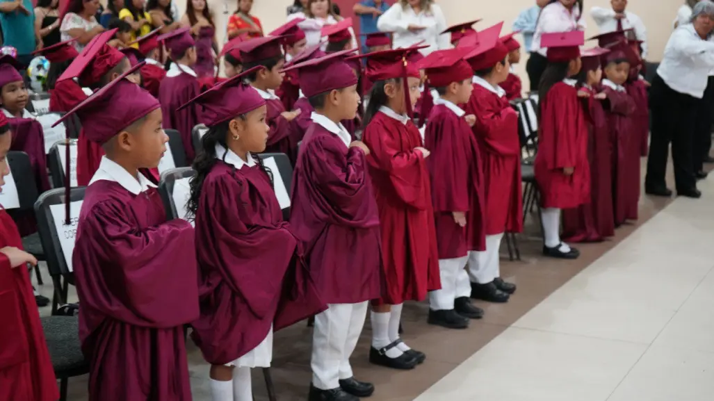 Graduan 100 niños de Centros de Atención Comunitaria