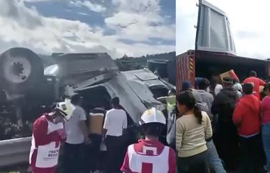 Choque entre dos tráileres en el Arco Norte desata rapiña en Atlacomulco, Edomex