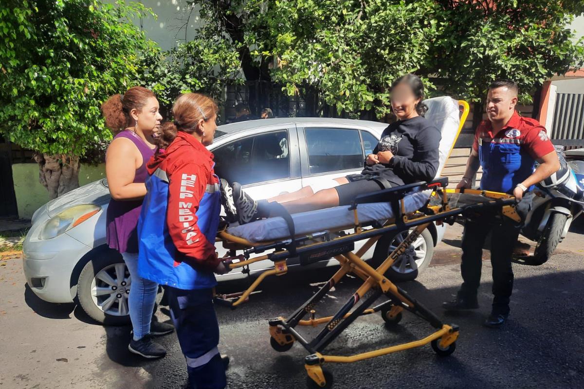 Ciclista herida por choque en Iztapalapa. Foto: Ramón Ramírez