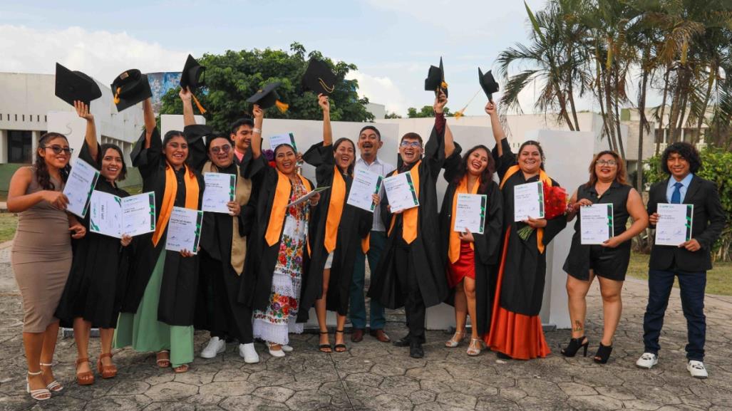 Egresan 459 estudiantes de la Universidad Tecnológica Metropolitana