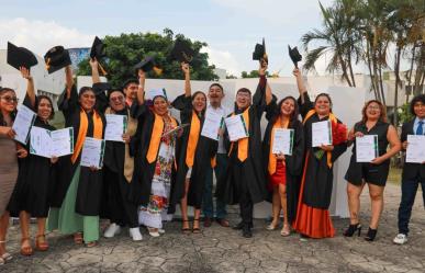 Egresan 459 estudiantes de la Universidad Tecnológica Metropolitana