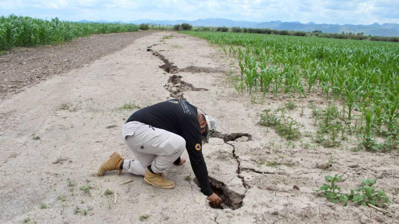 Dependencias especializadas determinaron las probables causas de la enorme grieta en Nuevo Ideal. Foto: Cortesía.