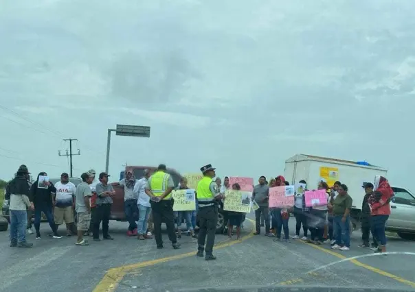 Circulación bloqueada por manifestantes en Carretera Federal 101