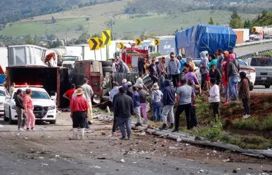 ¡Rapiña en Arco Norte! Saquean electrodomésticos tras volcadura de tráiler