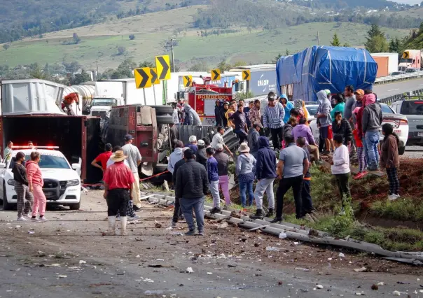 ¡Rapiña en Arco Norte! Saquean electrodomésticos tras volcadura de tráiler