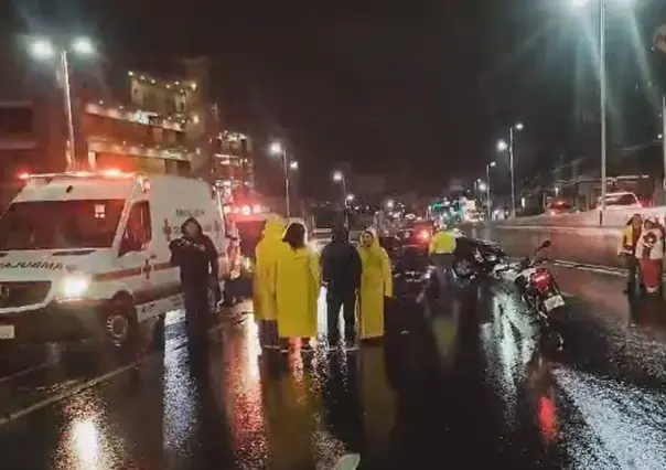 Se mata conductor tras chocar contra auto y muro en Cumbres (VIDEO)