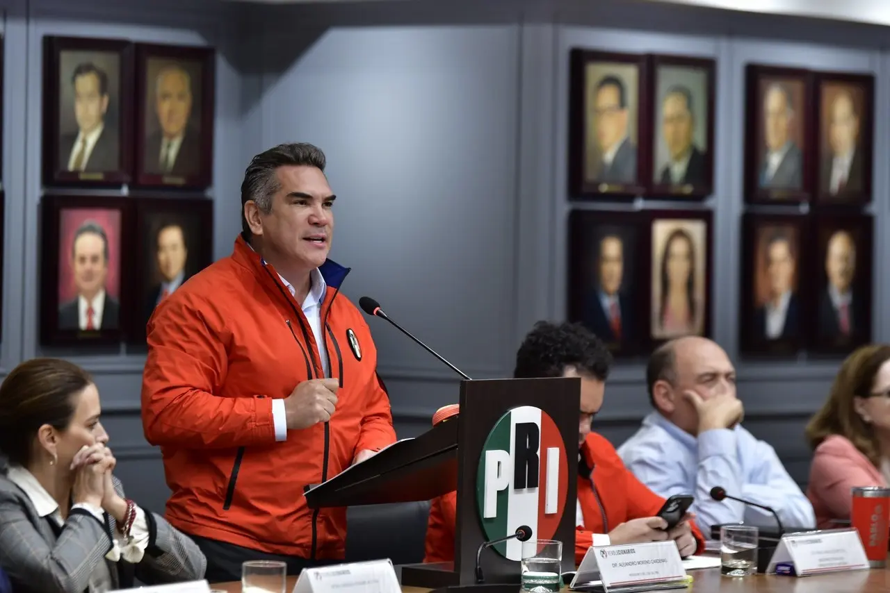 Elecciones internas del PRI fijadas para agosto, posibilitando la continuidad de Alejandro Moreno y Carolina Viggiano. Foto: PRI