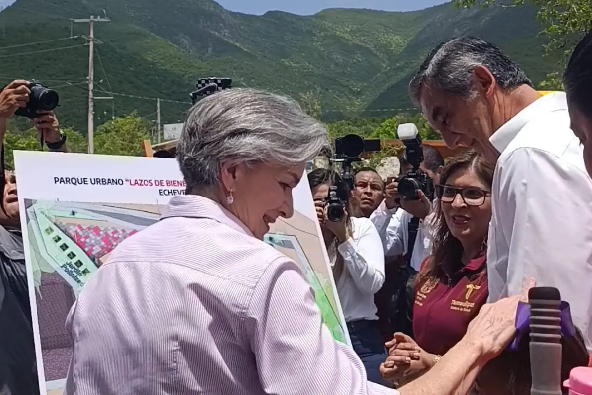 El gobernador del Estado y la presidente del Sistema DIF inauguraron el primero de un amplio proyecto de parques urbanos ecológicos en la entidad. Foto: Victoria Jiménez