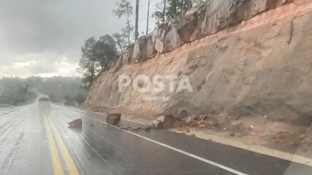 Reportan cierre parcial de la Durango-Mazatlán por derrumbes