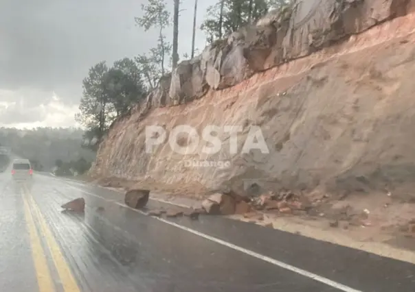 Reportan cierre parcial de la Durango-Mazatlán por derrumbes