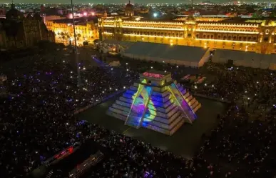 Revive Chichén Itzá: Así fue el encendido de la réplica de Kukulcán en el Zócalo