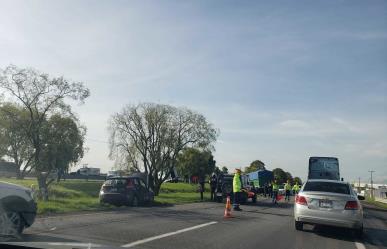 Se lleva camión cuatro vehículos en la Atlacomulco-Toluca; hay un muerto (VIDEO)