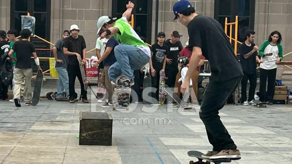 Celebran Día Internacional del Skate en Monterrey con tablas y patines