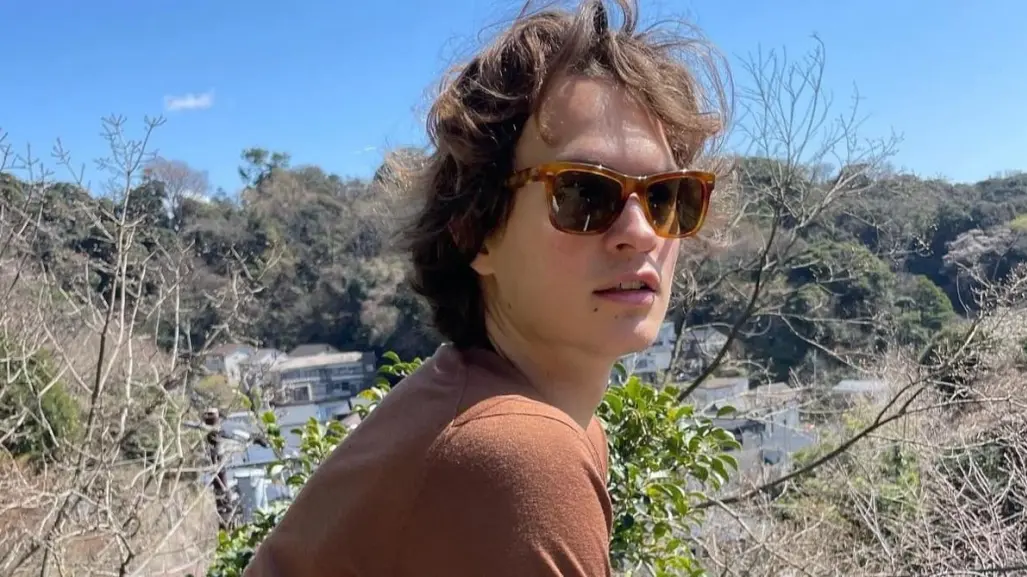 Ansel Elgort anuncia su regreso a la música (VIDEO)