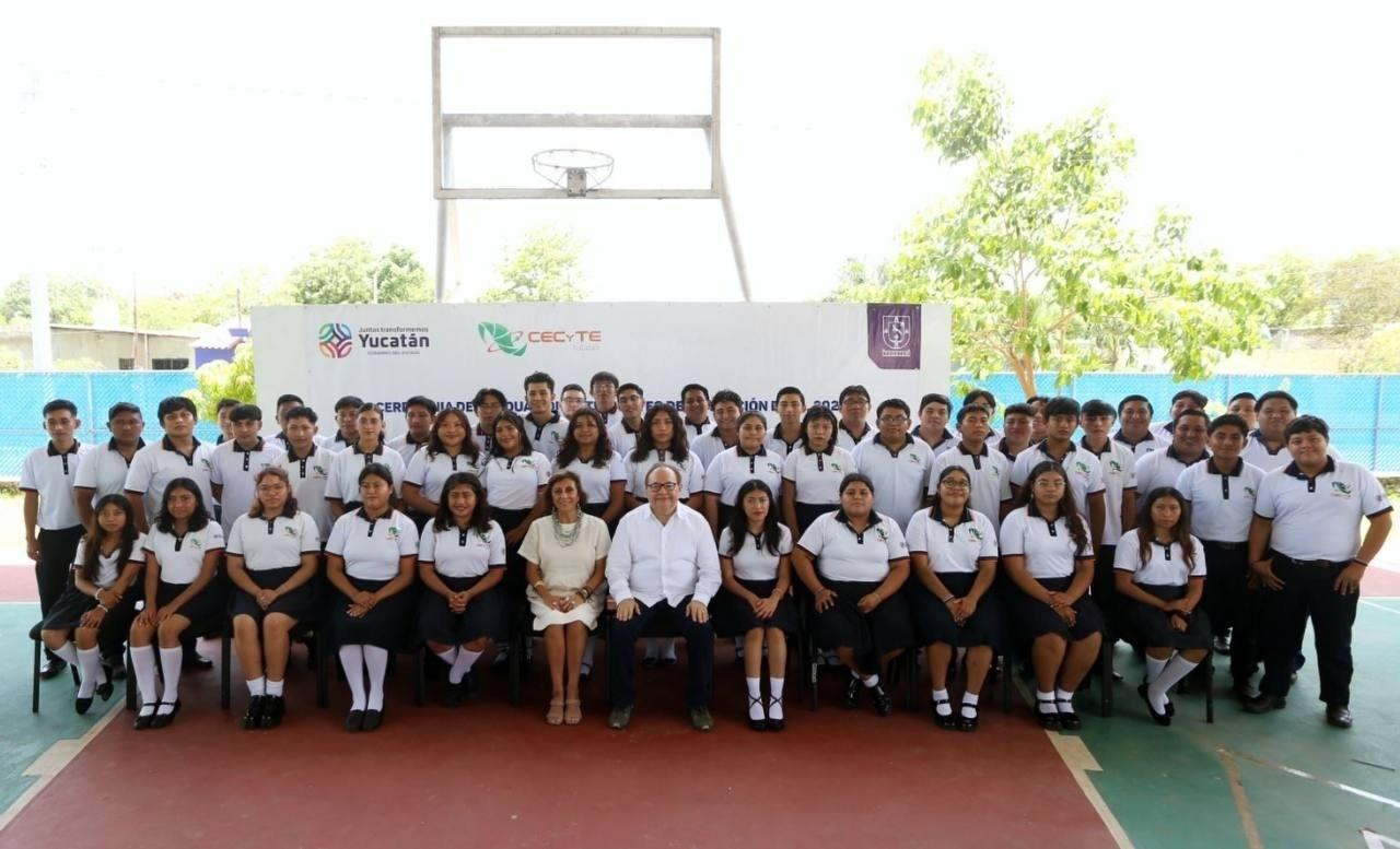 La ceremonia de graduación se realizó en el Cecytey de Mérida Foto: Cortesía