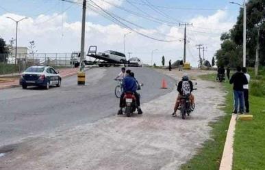 Mujer es hallada muerta en camioneta en Xonacatlán