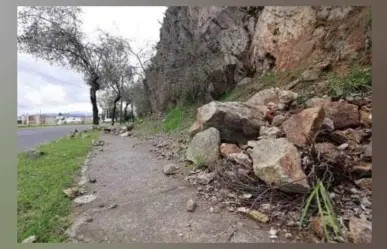 Desprendimiento de rocas en Toluca: Alerta por peligro en banquetas