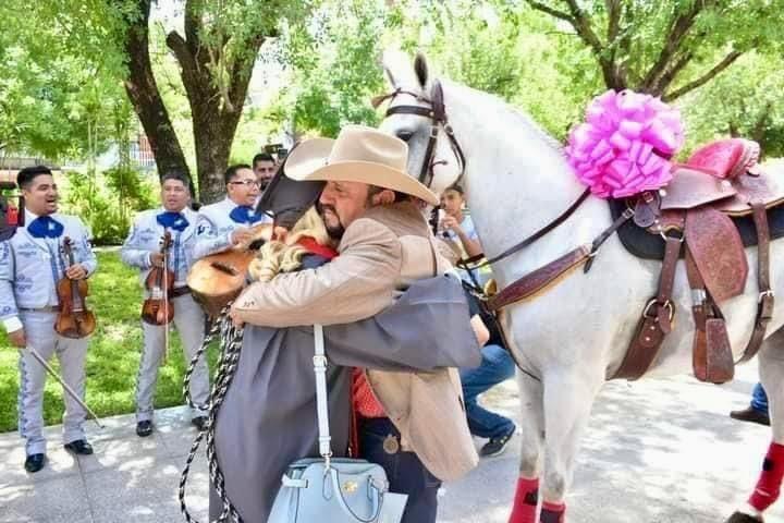 No creerás el regalo de graduación que sorprendió a esta joven