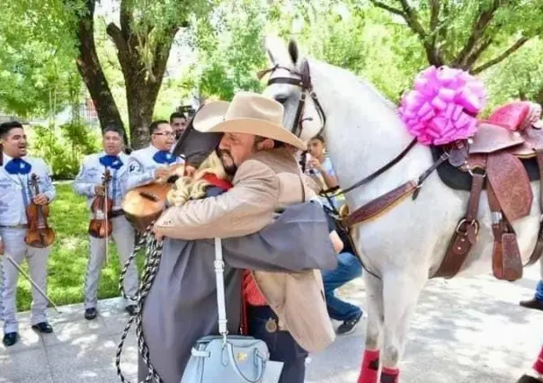 No creerás el regalo de graduación que sorprendió a esta joven