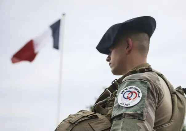 Apuñalan a soldado centinela en calles de París... ¡previo a Juegos Olímpicos!